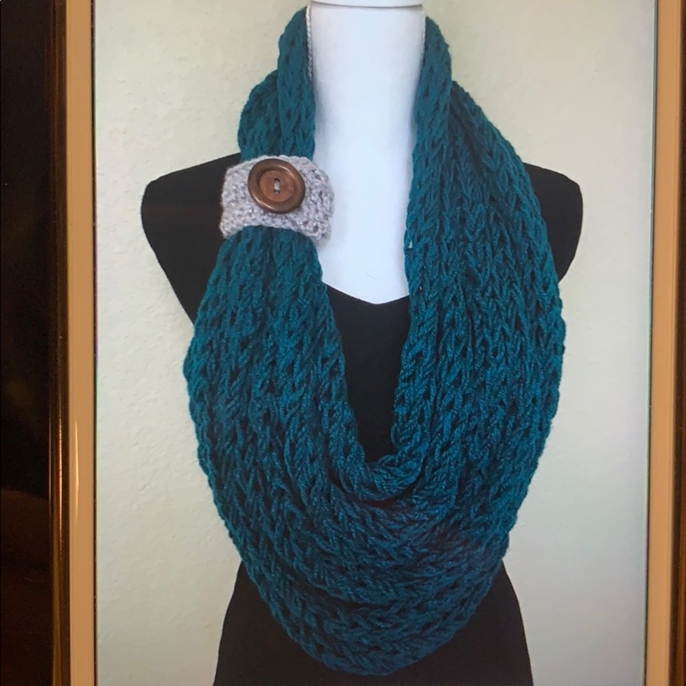 Adjustable Hand-Made Scarf 🧣